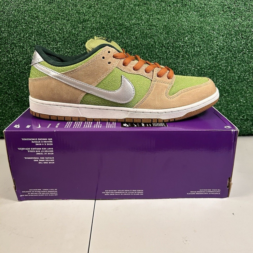 Nike Men's Low-Top Skate Shoe - Green/Tan